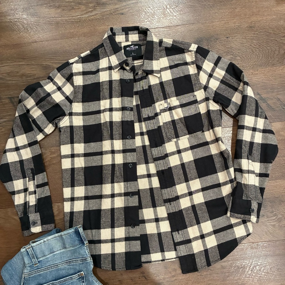 Hollister Black and Tan Flannel Shirt